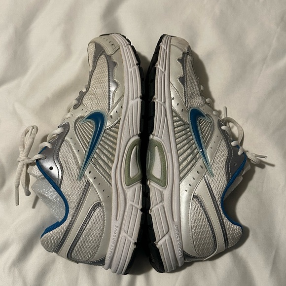 Nike women sneakers size 10 - Picture 5 of 12